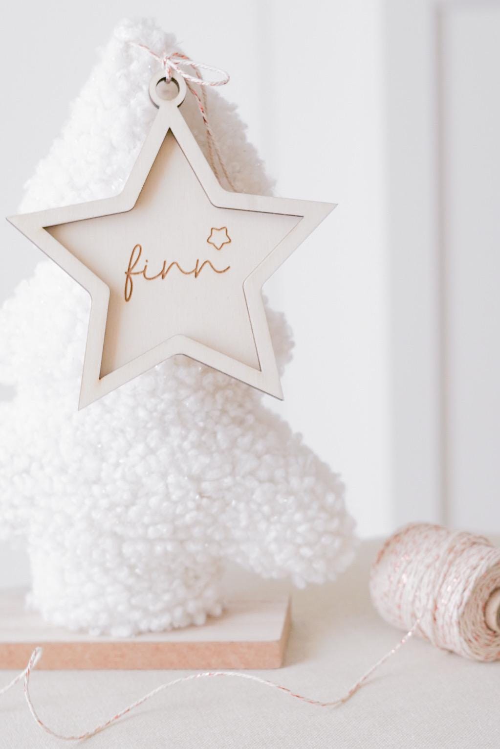 Anhänger aus Holz 2- Teilig Stern mit Namen