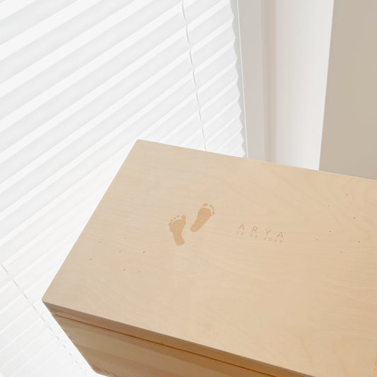 Personalisierte Holzbox mit individueller Abdruck - Gravur - lalunechild