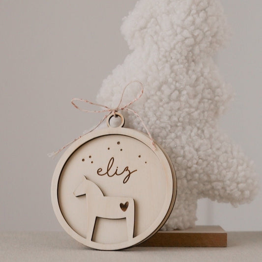 Anhänger aus Holz 2- Teilig mit Namen und Nordic Pferd
