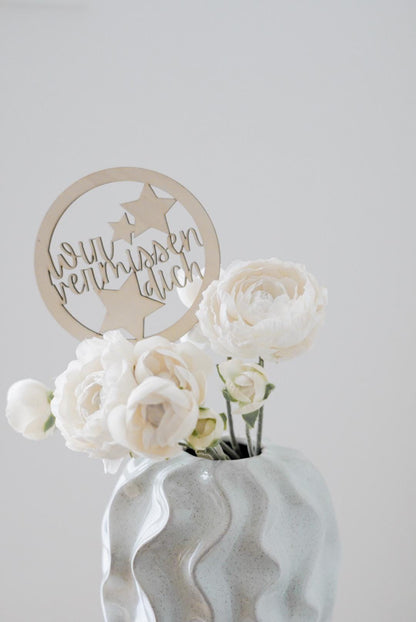 Personalisierter Grabstecker – Stern mit Spruch „Wir vermissen dich“ | Gedenkstecker aus Holz (26 x 12 cm)