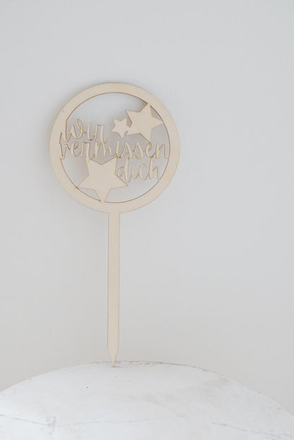 Personalisierter Grabstecker – Stern mit Spruch „Wir vermissen dich“ | Gedenkstecker aus Holz (26 x 12 cm)