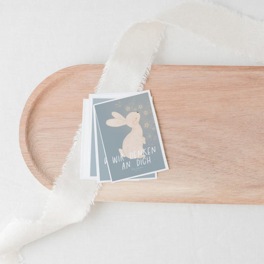 Aufkleber für Grabkerze Hase mit Spruch "Wir denken an dich"