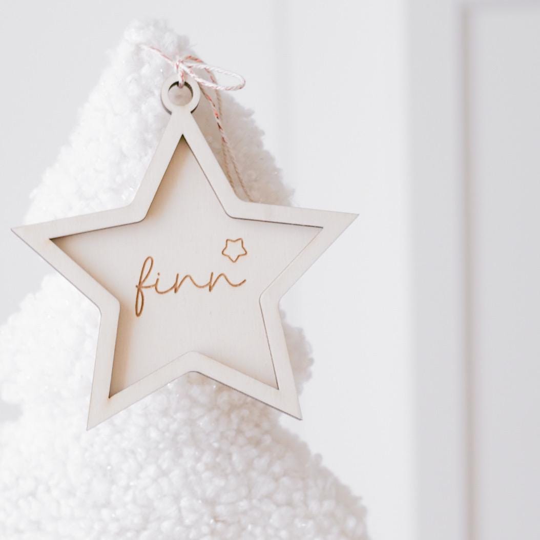 Anhänger aus Holz 2- Teilig Stern mit Namen